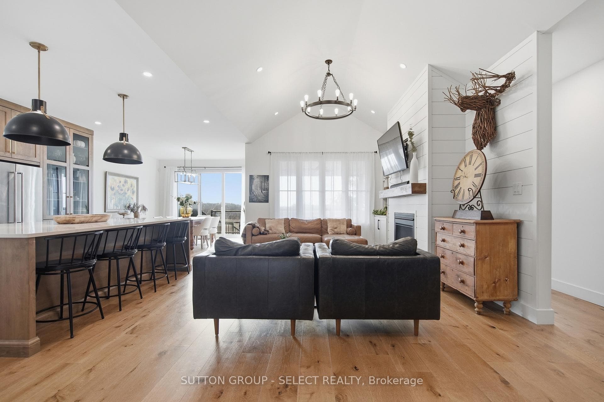 1670 Upper West Avenue photo 5