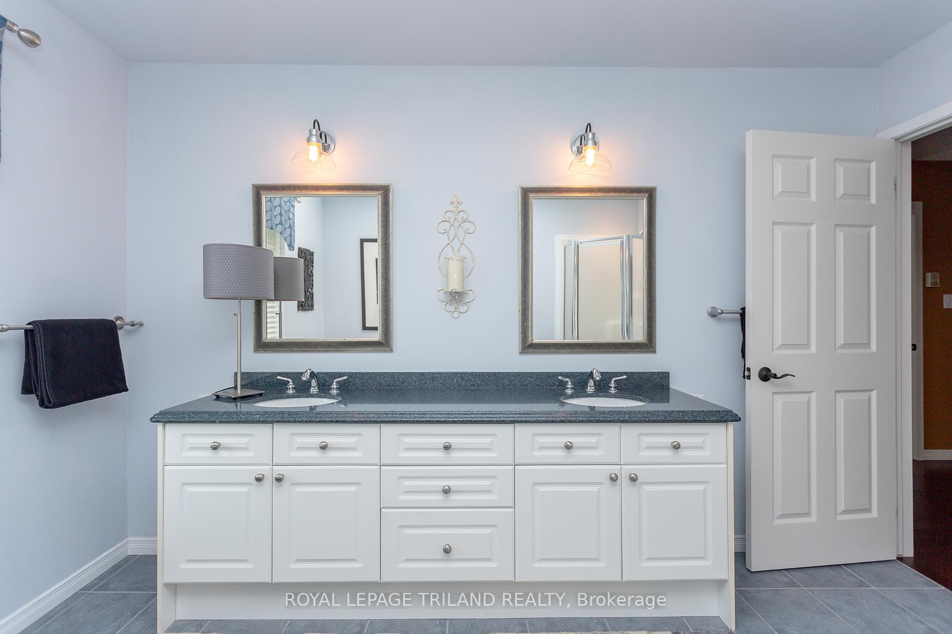 216 Jonathan Way photo 22