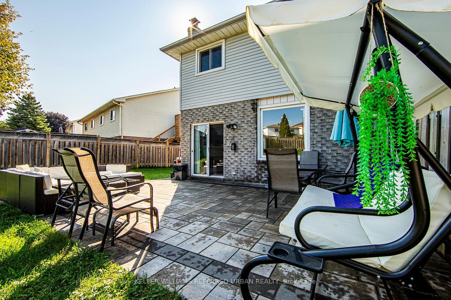 1047 Attersley Drive photo 28