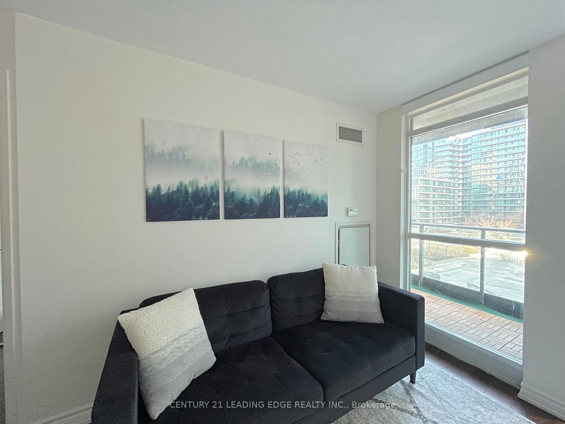 231 Fort York Boulevard Unit 405 photo 3