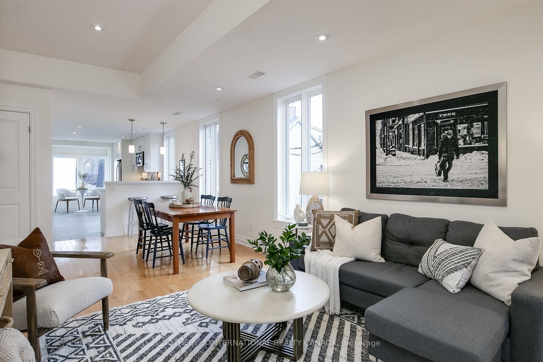 420 Wellesley Street photo 4