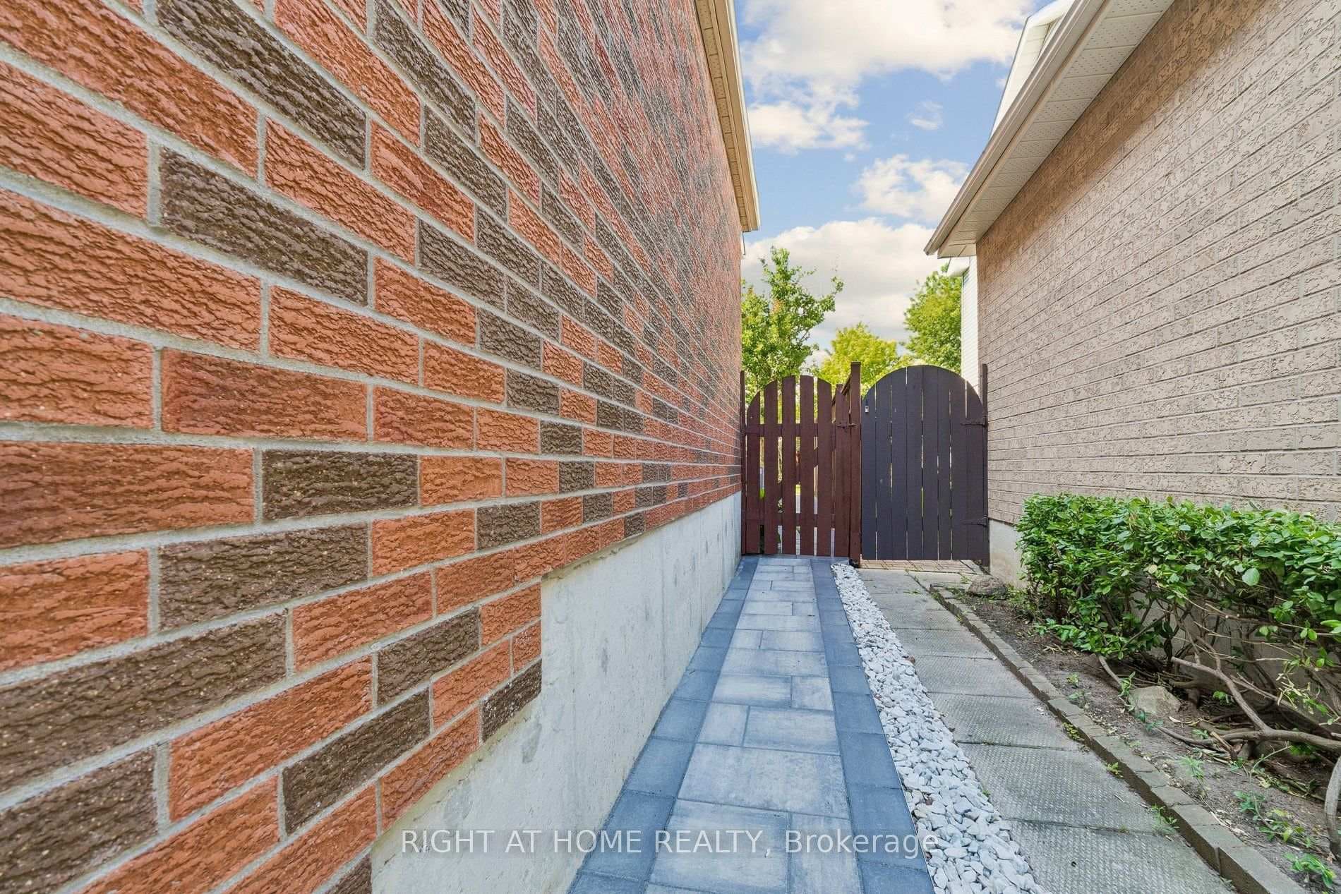 16 Ian Fleming Crescent photo 48