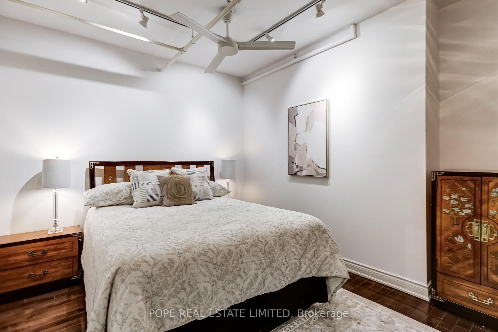 384 Sunnyside Avenue Unit 202 photo 35