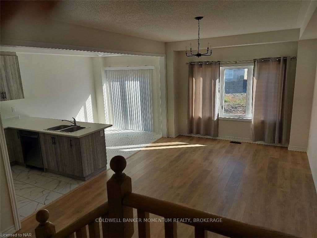 100 TUMBLEWOOD Place photo 8