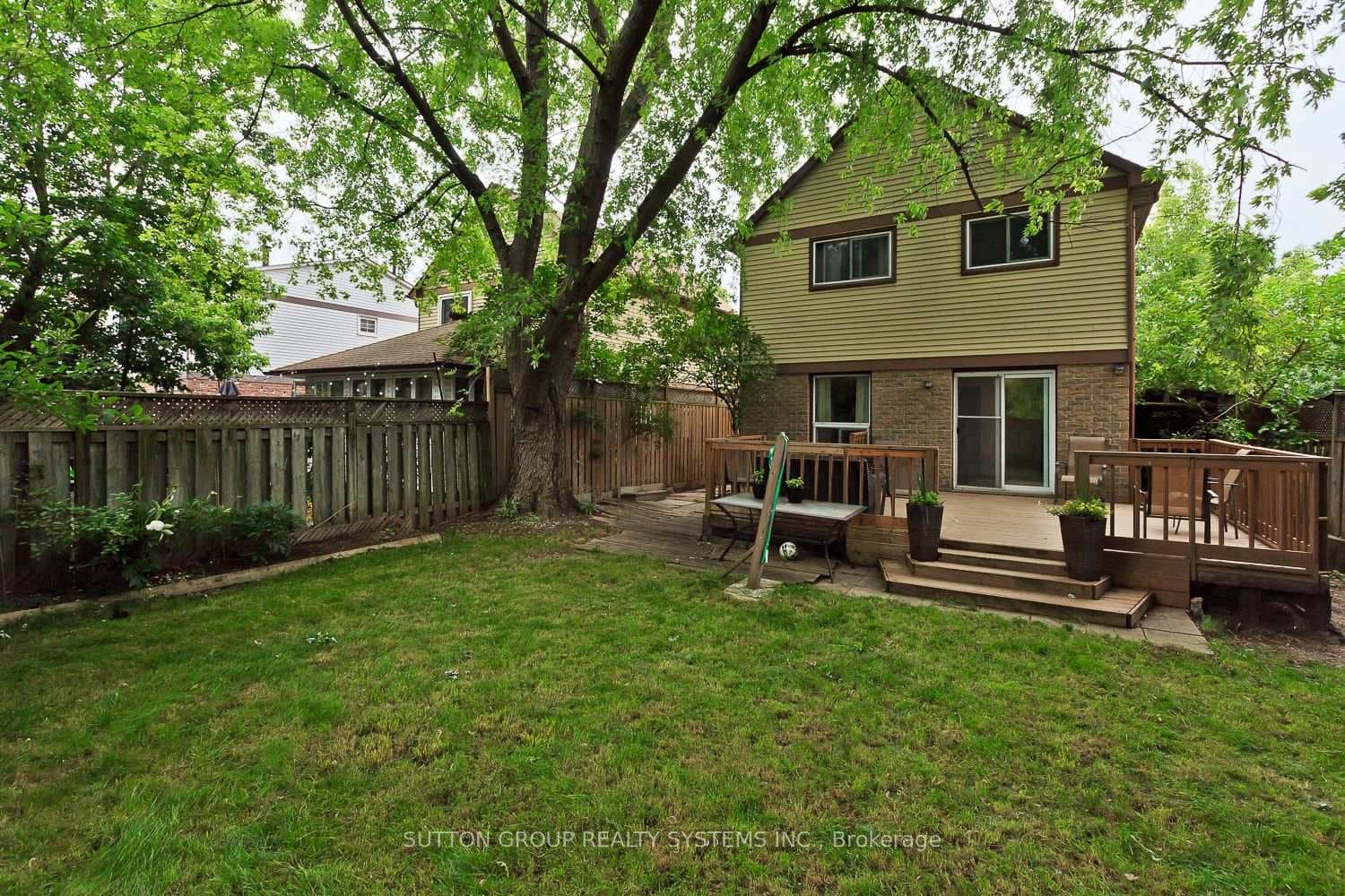821 Laurier Avenue photo 14
