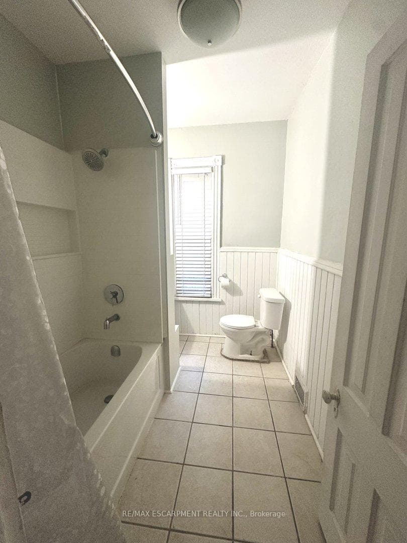 107 Erie Avenue Unit UPPER photo 9