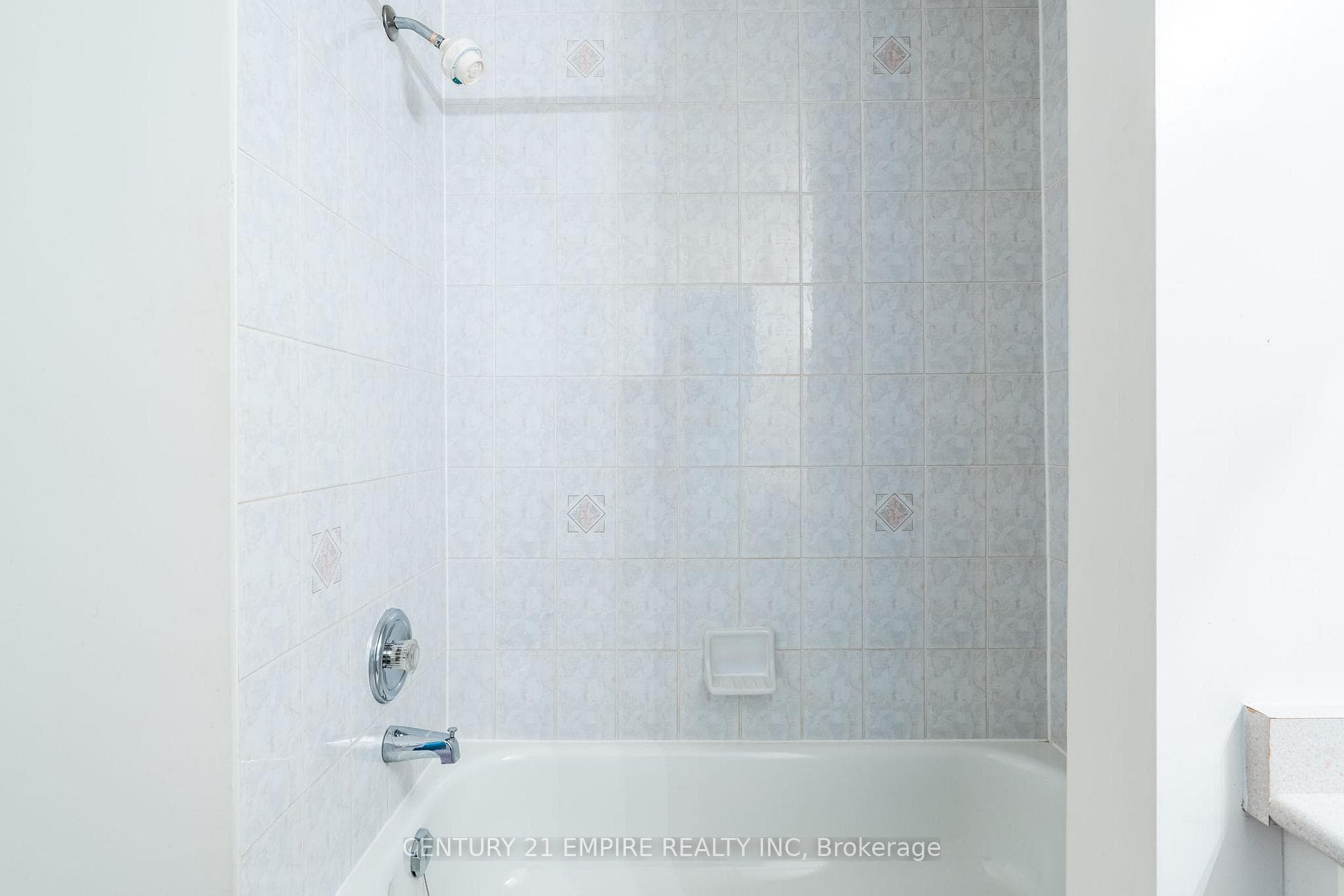 116 Villa Royale Avenue photo 24