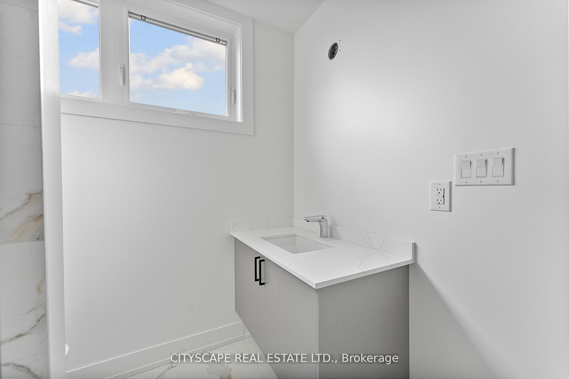 587 Oakwood Avenue Unit 4 Upper photo 32