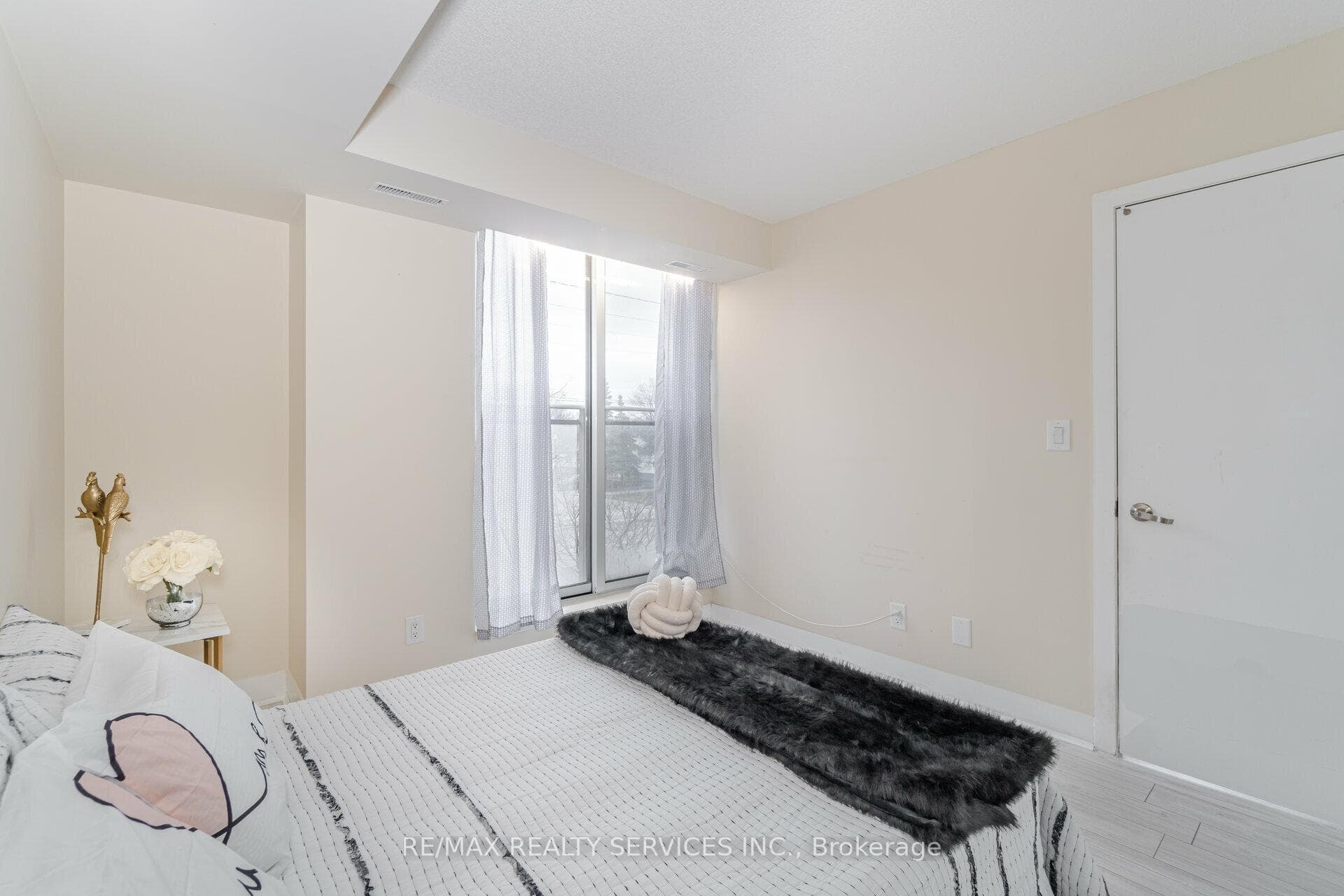 801 Sheppard Avenue Unit 202 photo 18