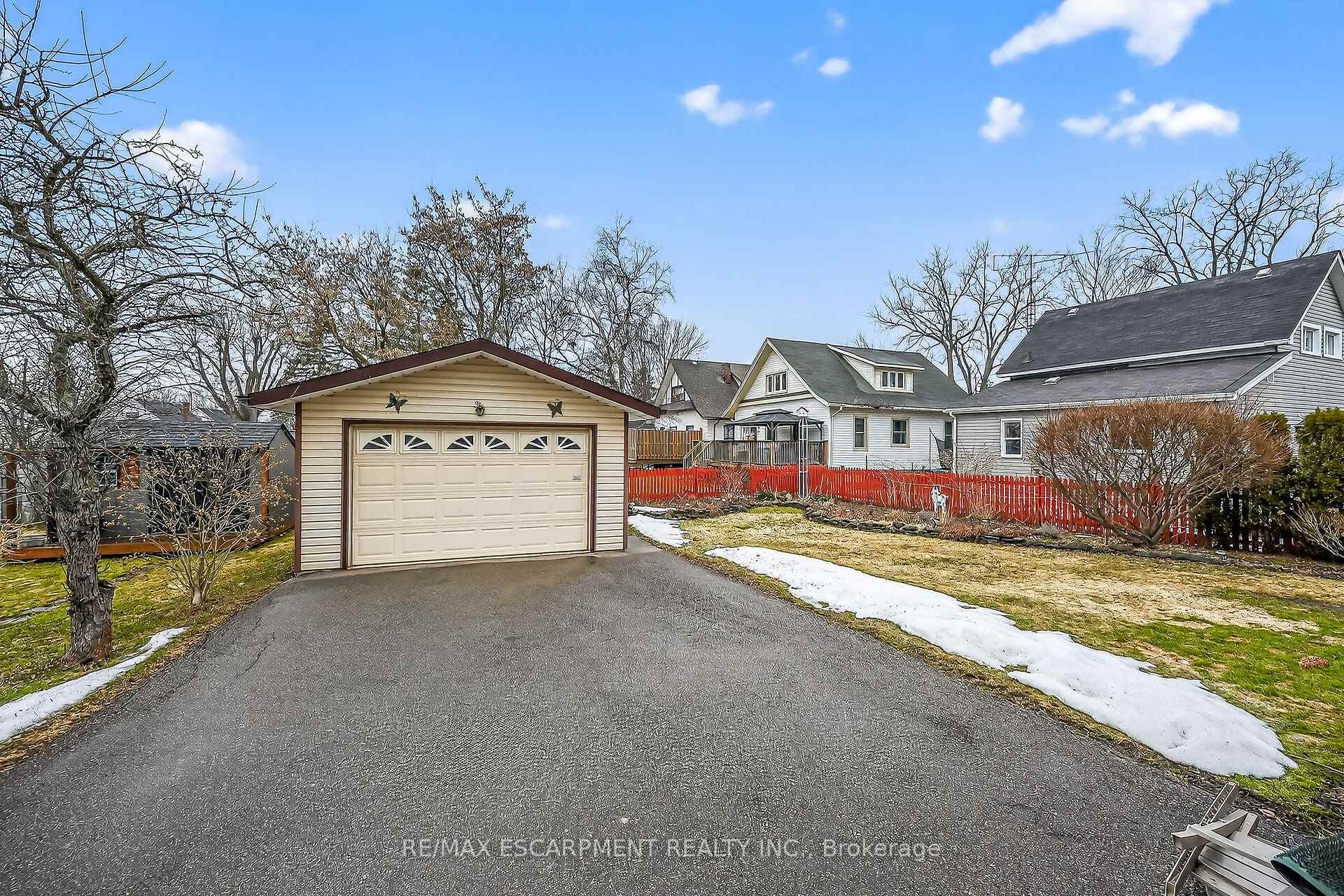 814 CEDAR Street photo 46