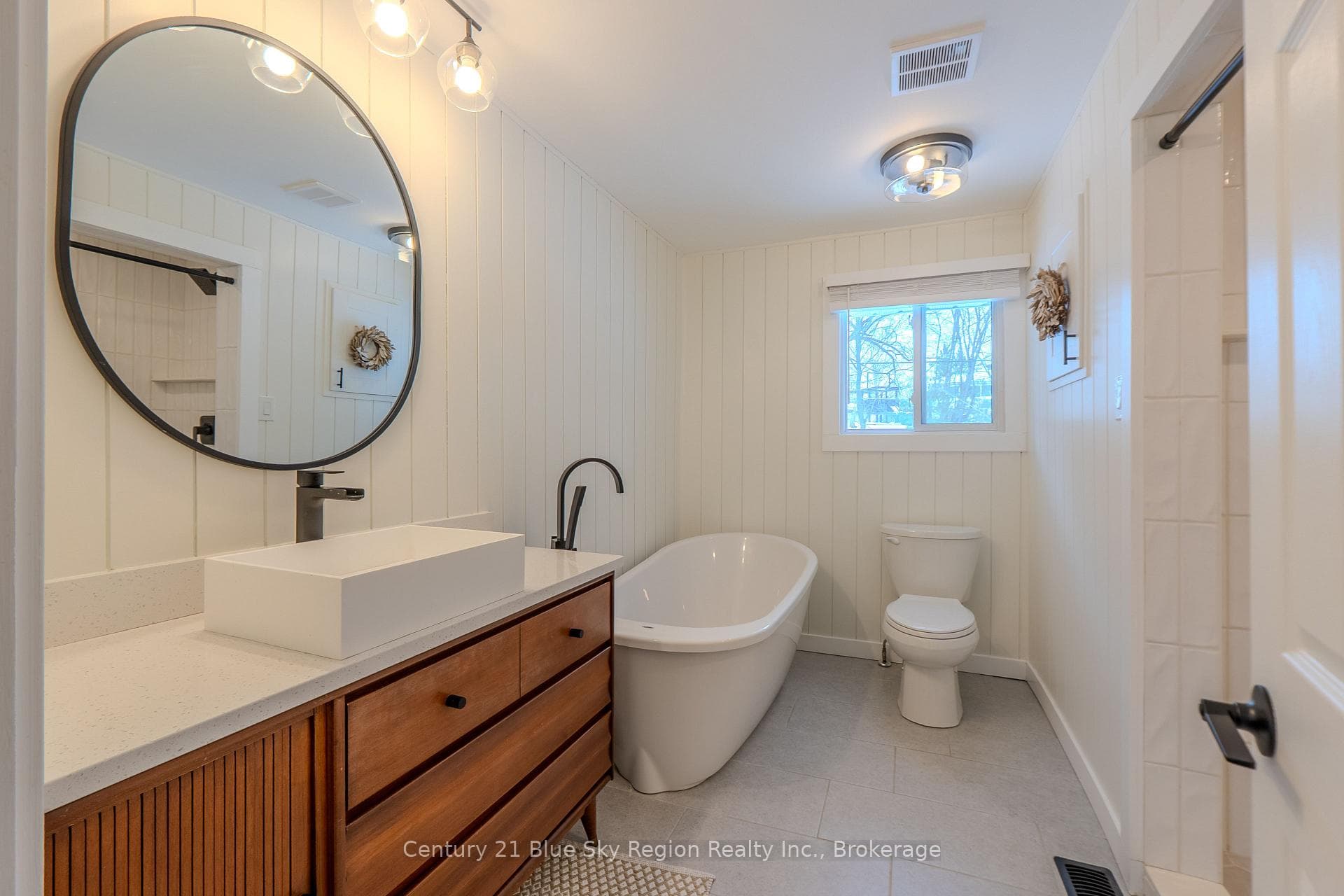 372 Camelot Drive photo 36