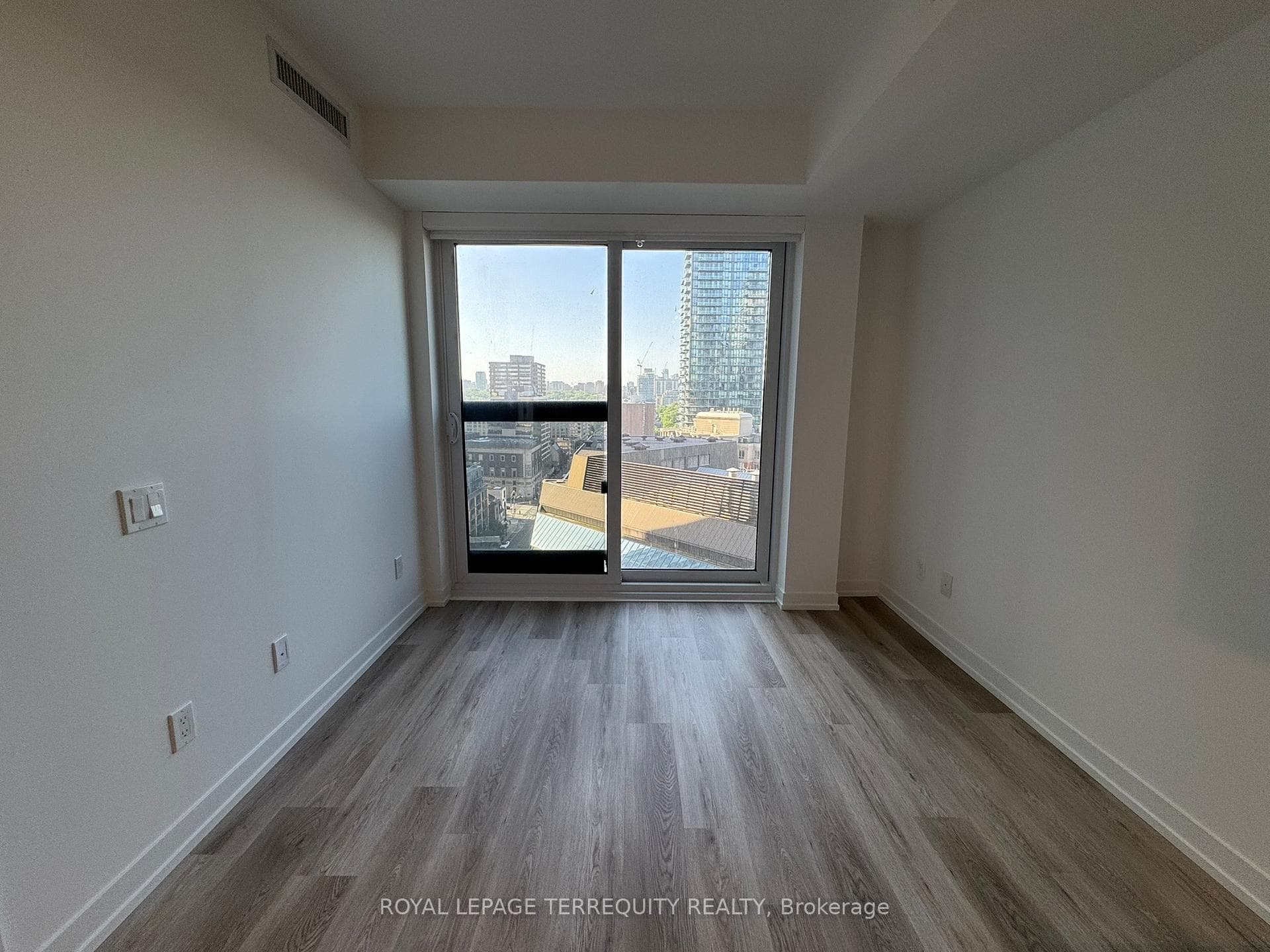 771 Yonge Street Unit 1705 photo 8