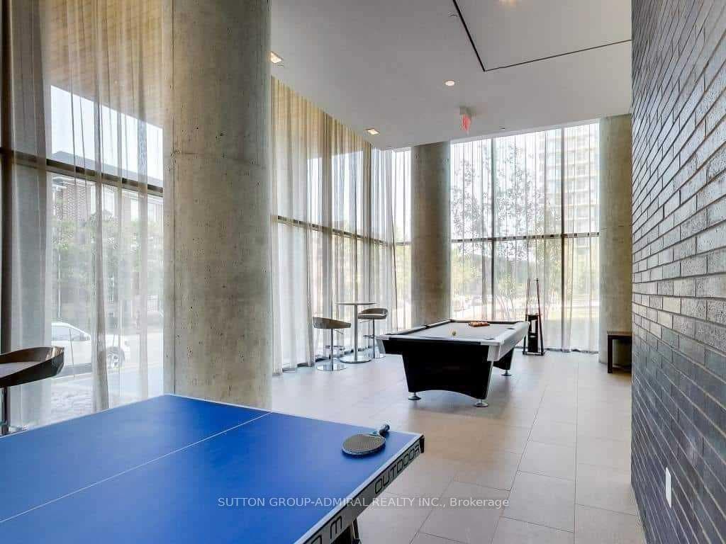 105 The Queensway Avenue Unit 413 photo 32