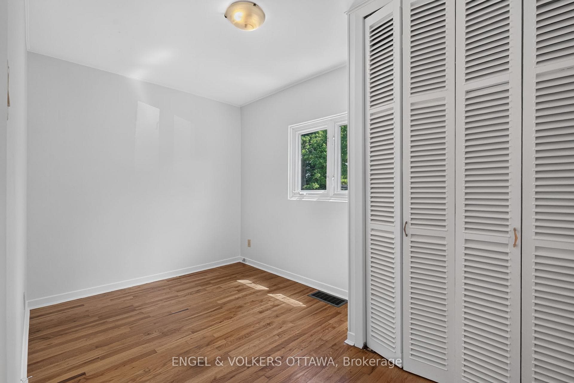 2439 Alta Vista Drive photo 17