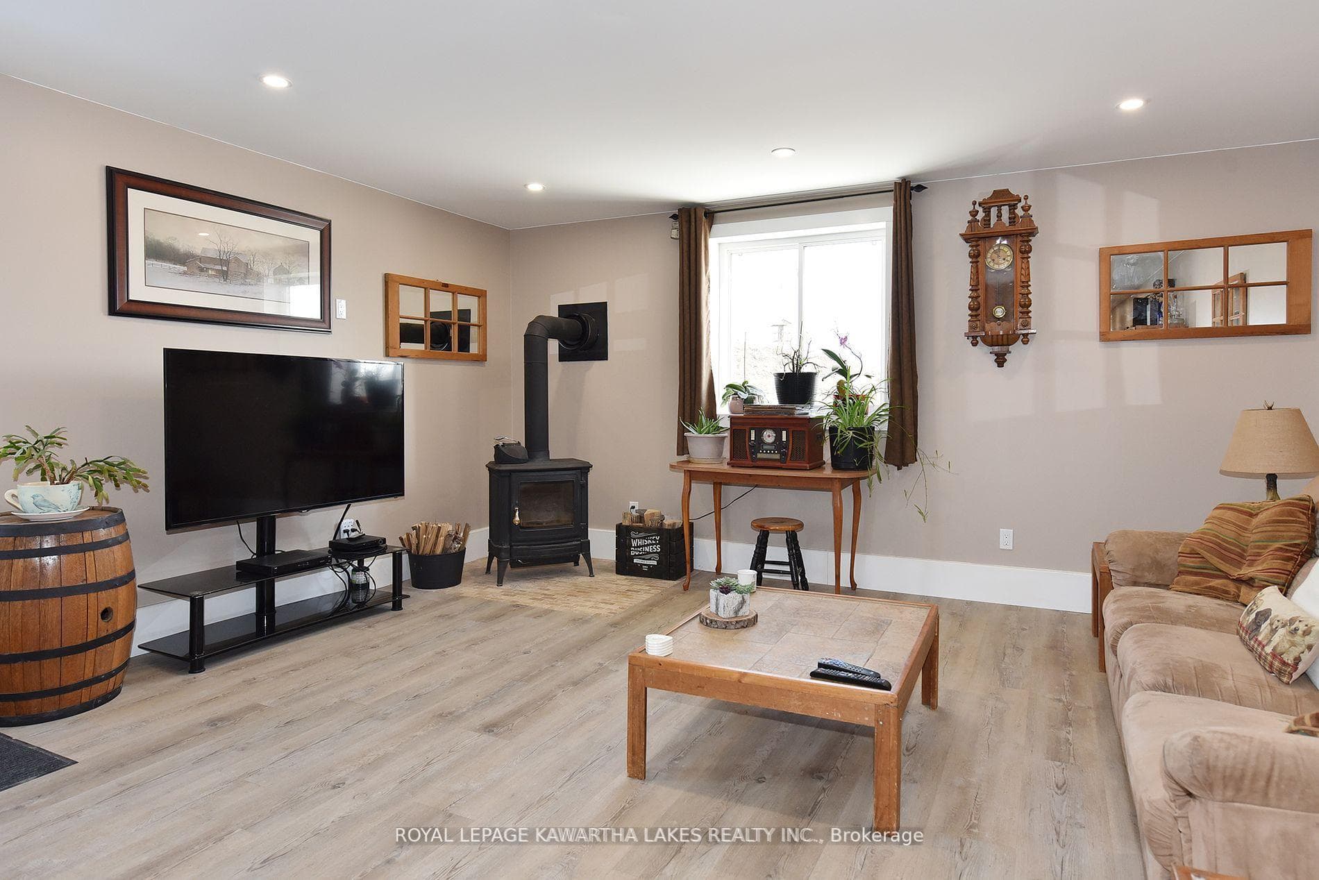Legal - 1 Bedroom Apartment
