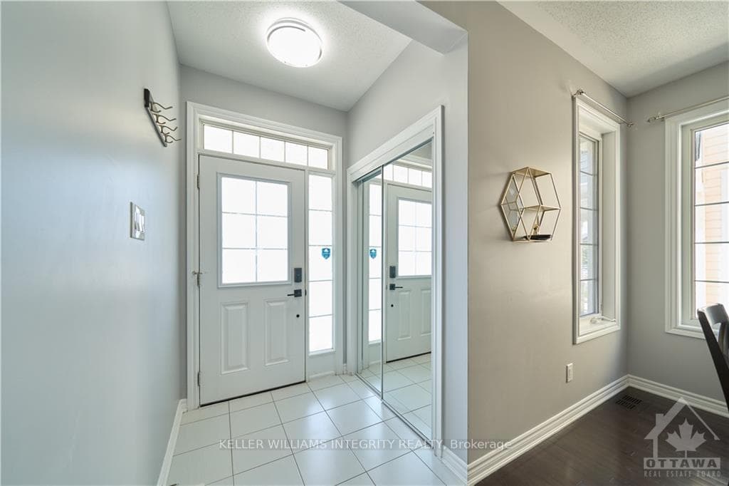 540 DUNDONALD Drive photo 3