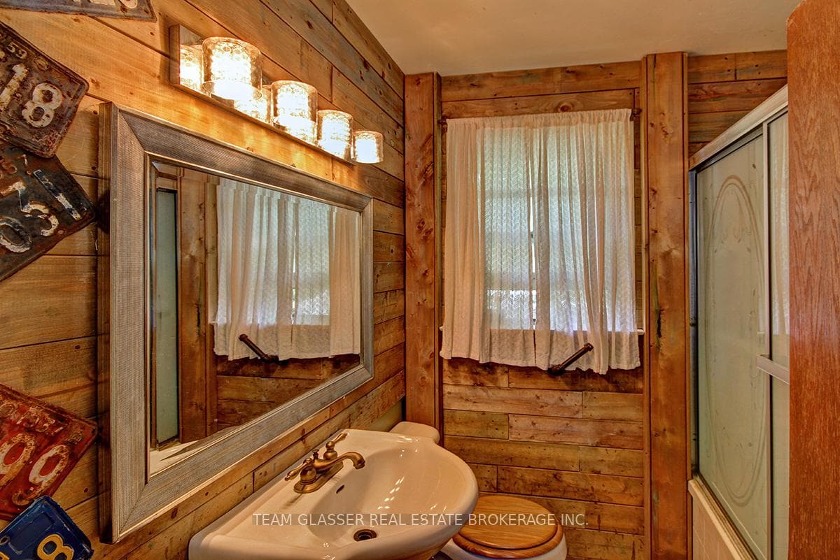1656 MOFFATT Avenue photo 20