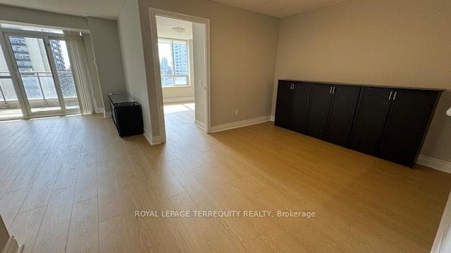 123 Eglinton Avenue Unit 1009 photo 13