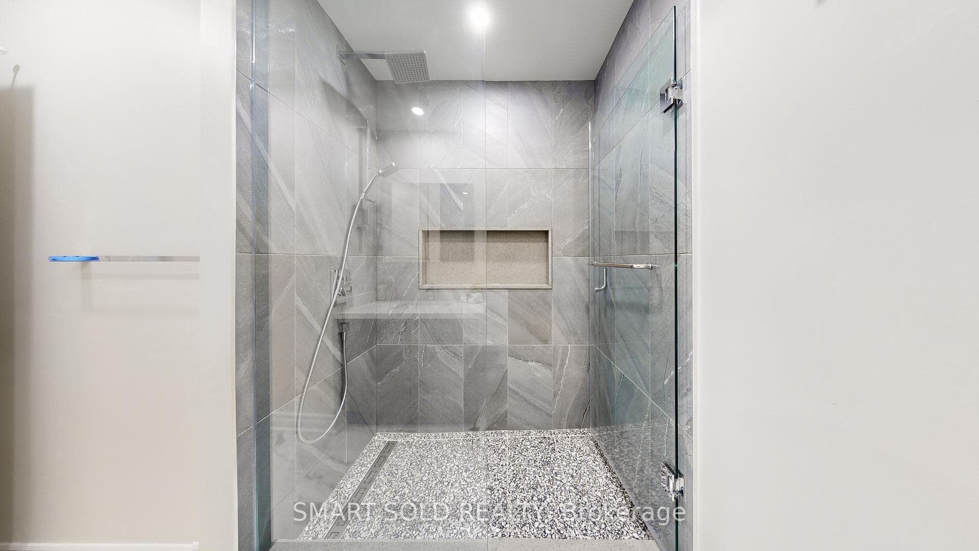 3 Manorwood Drive photo 32
