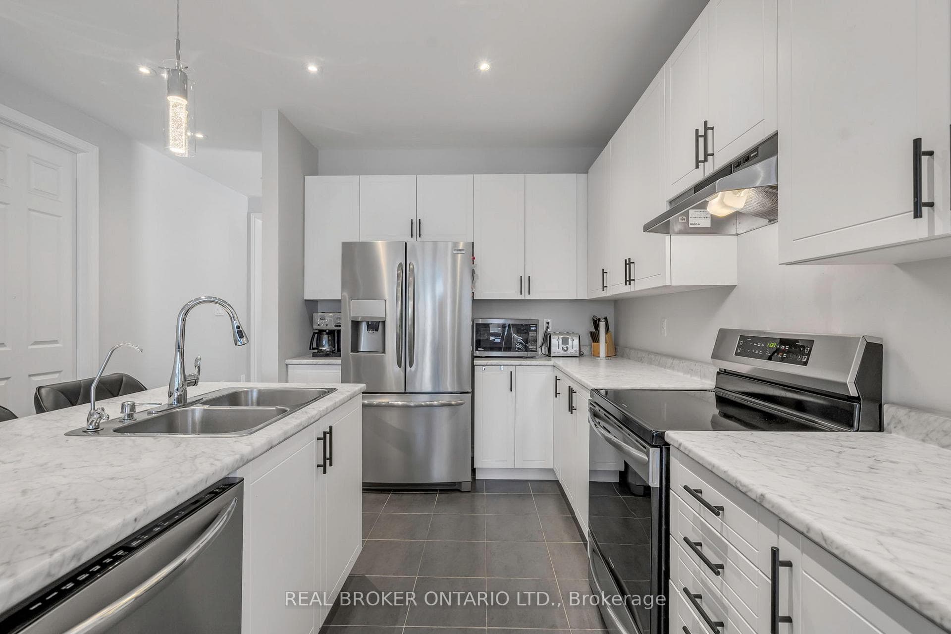 55 Middleton Avenue photo 7