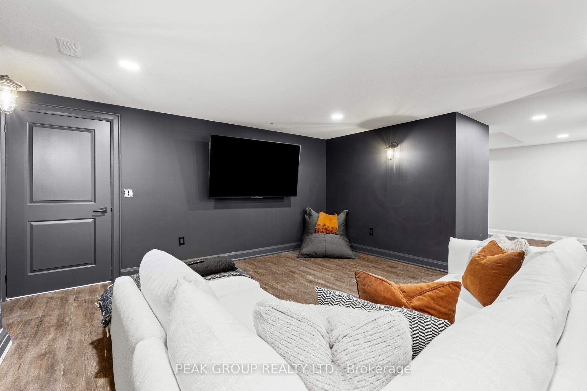 662 Foss Road photo 34
