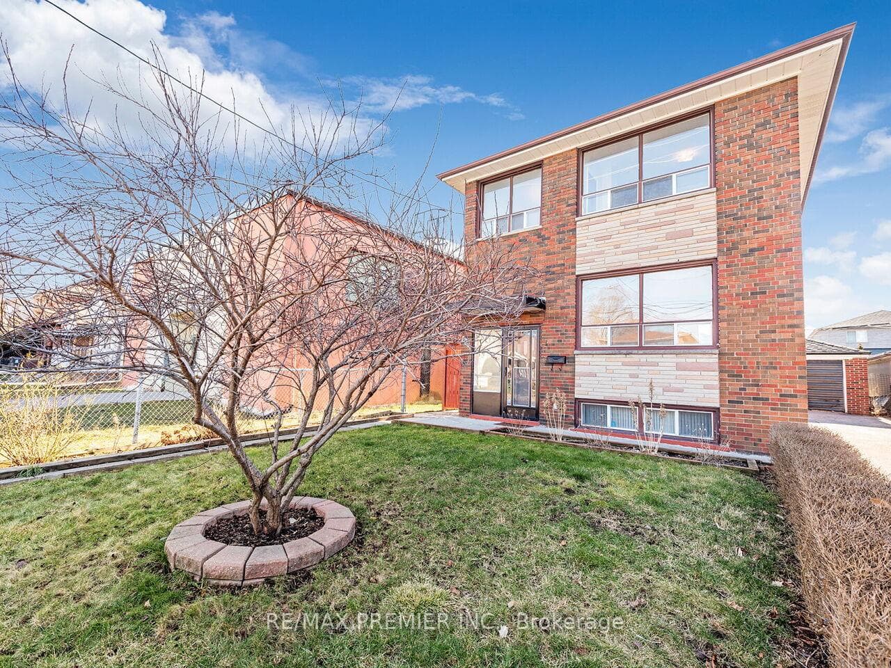 89 Cayuga Avenue photo 1