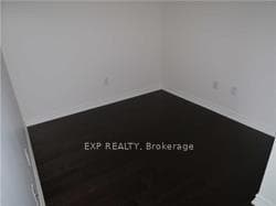 386 Yonge Street Unit 721 photo 3