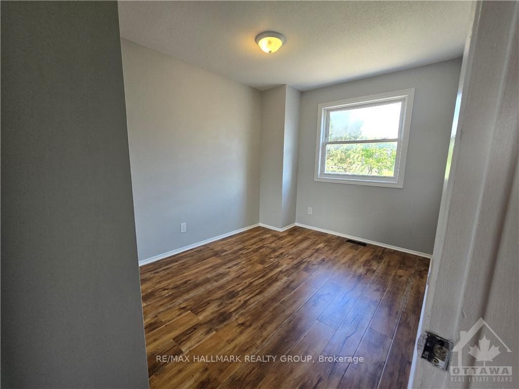 20 BENTBROOK Crescent photo 20