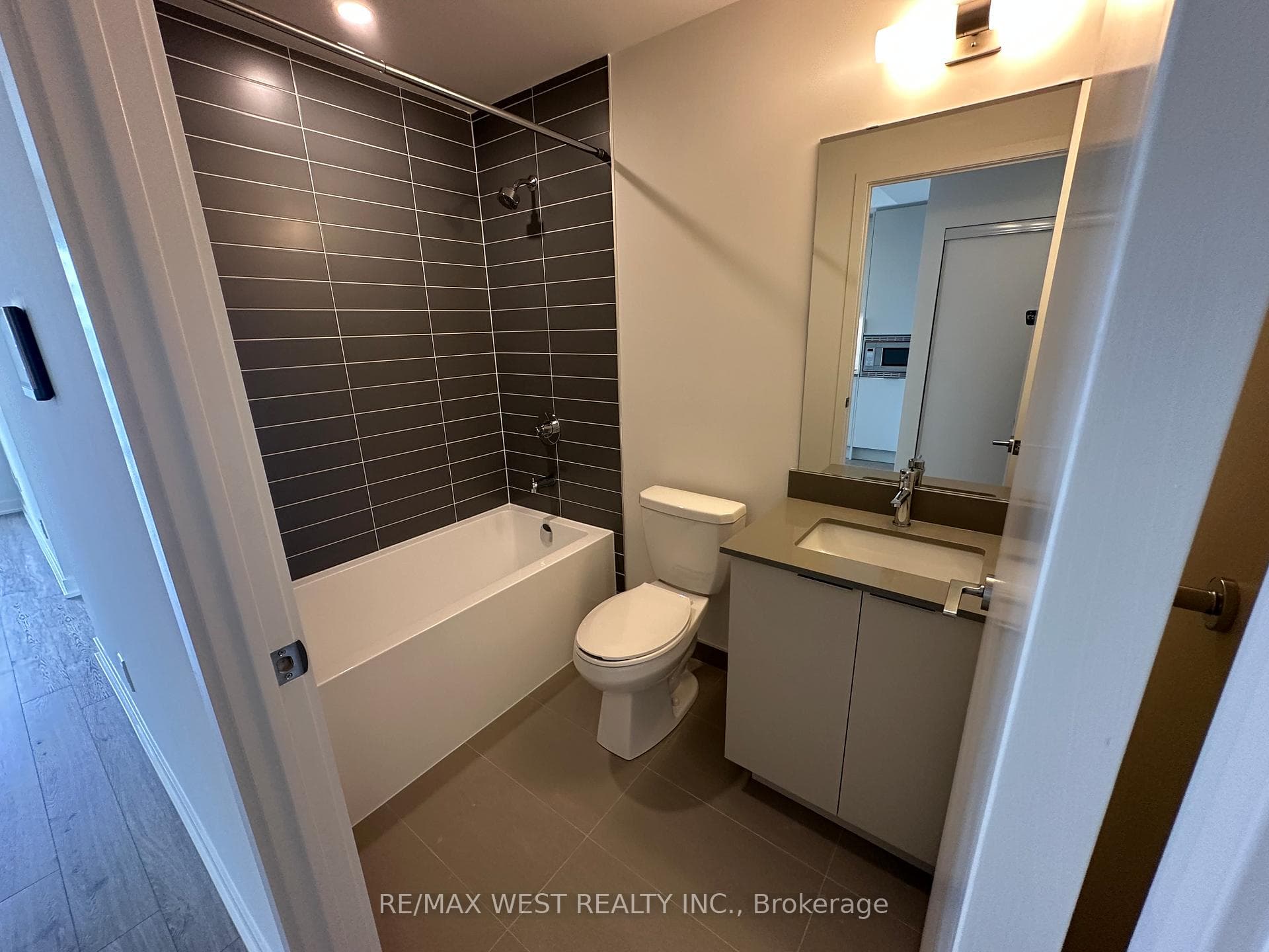 3079 Trafalgar Road Unit 1507 photo 14