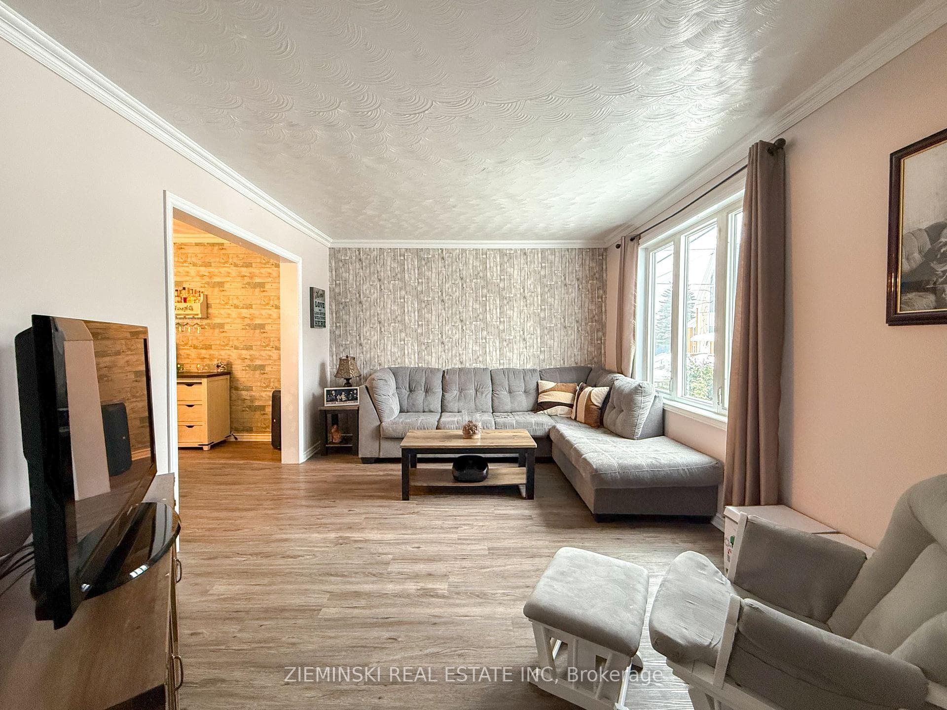 257 Commercial Avenue photo 9