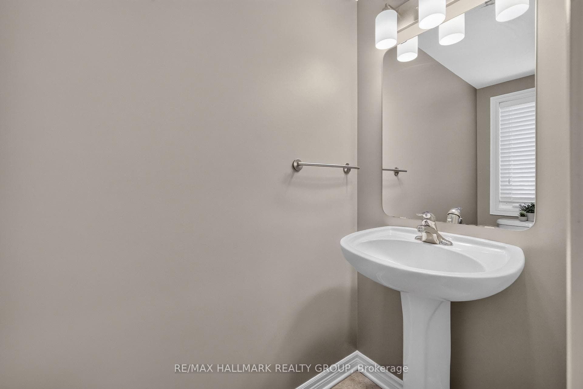 2028 MELETTE Crescent photo 14