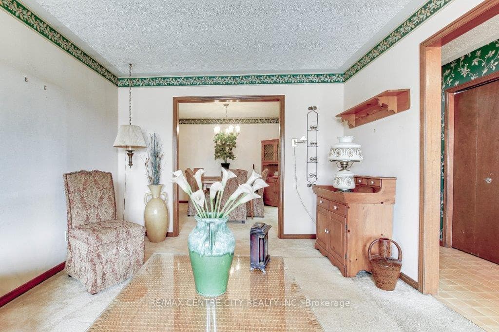 396 Barker Street photo 4