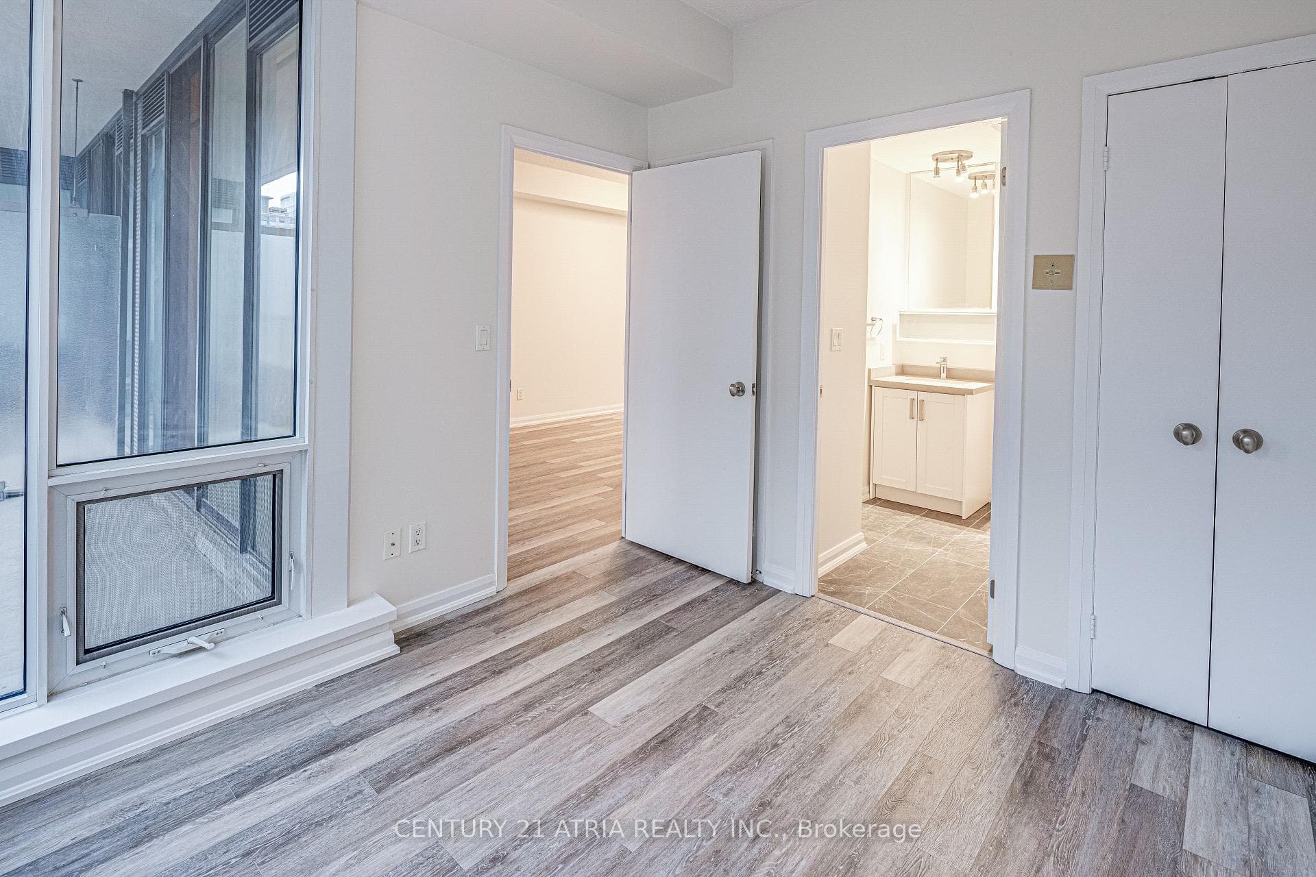 111 Elizabeth Street Unit 1117 photo 8