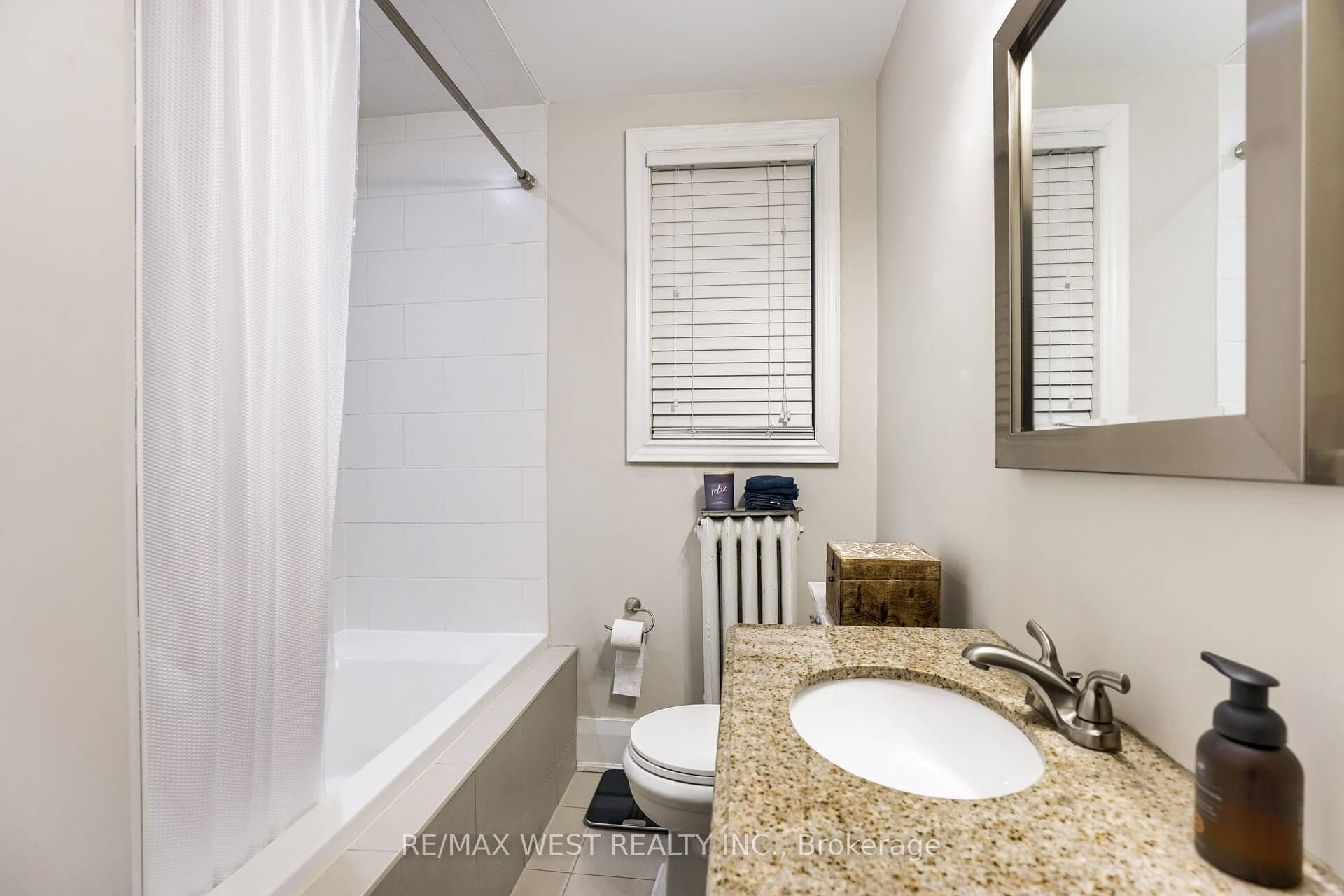 6 Oriole Gardens Unit Main photo 21