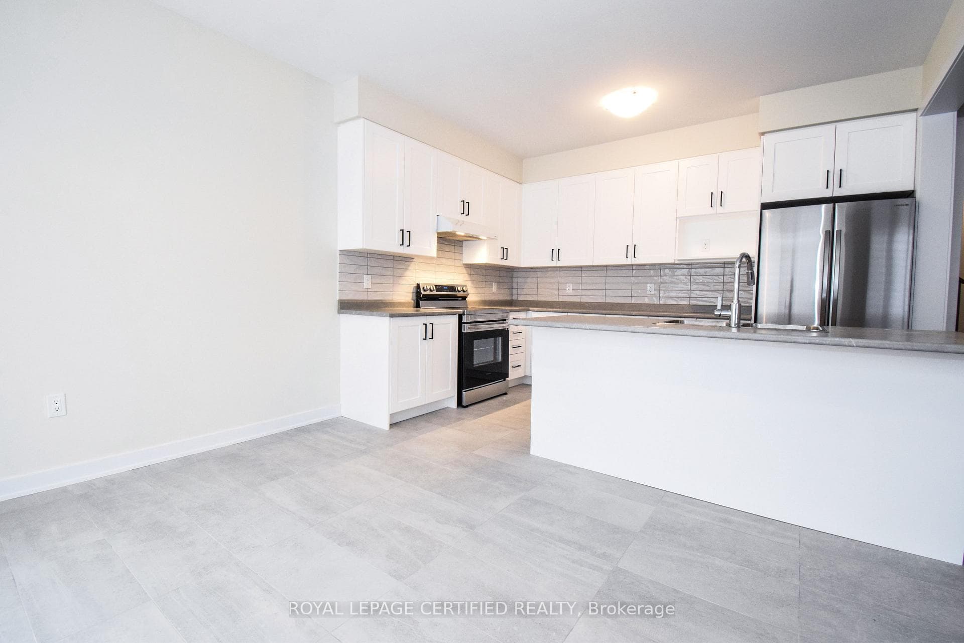 22 stern Drive photo 14