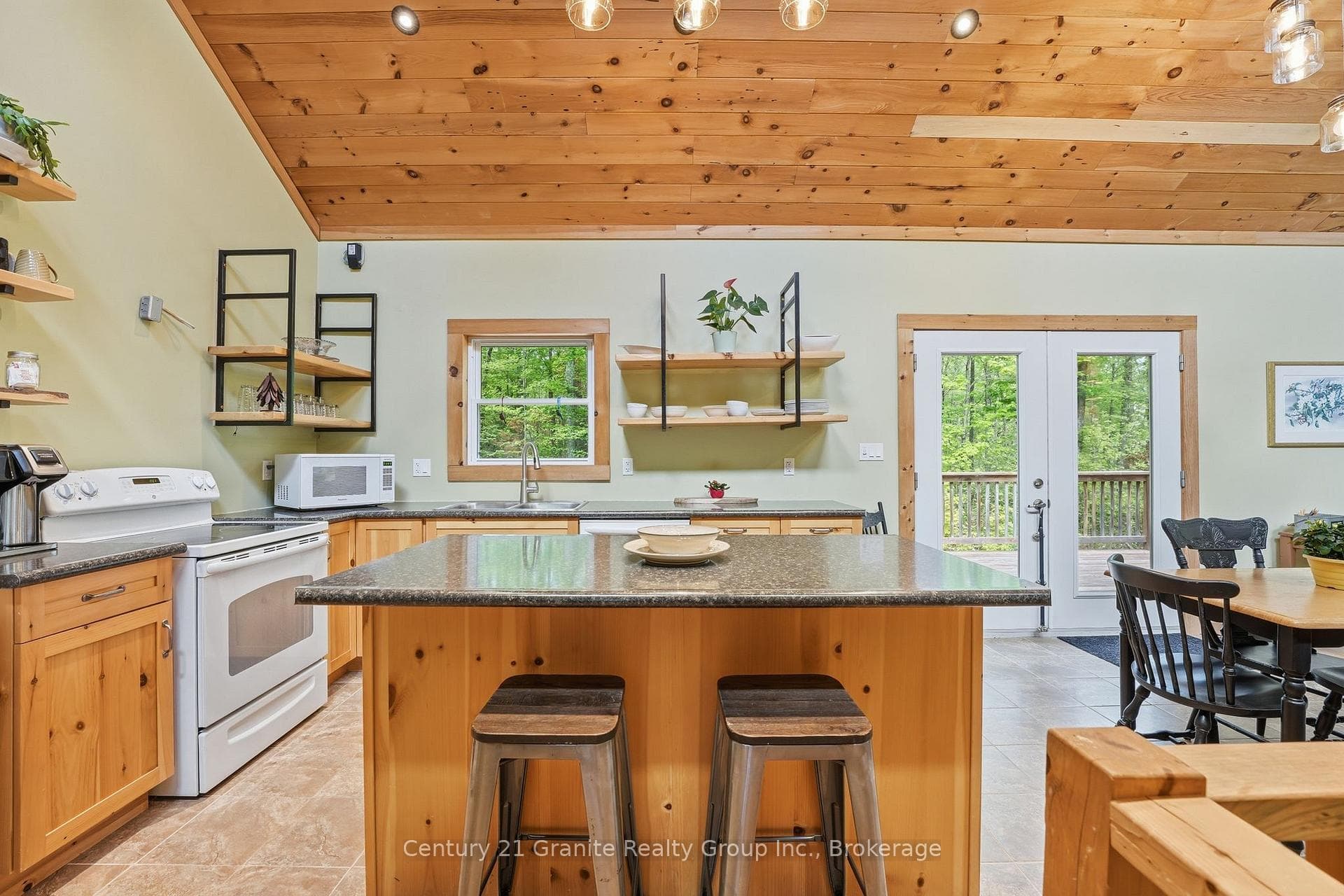 1048 Bacon Road photo 3