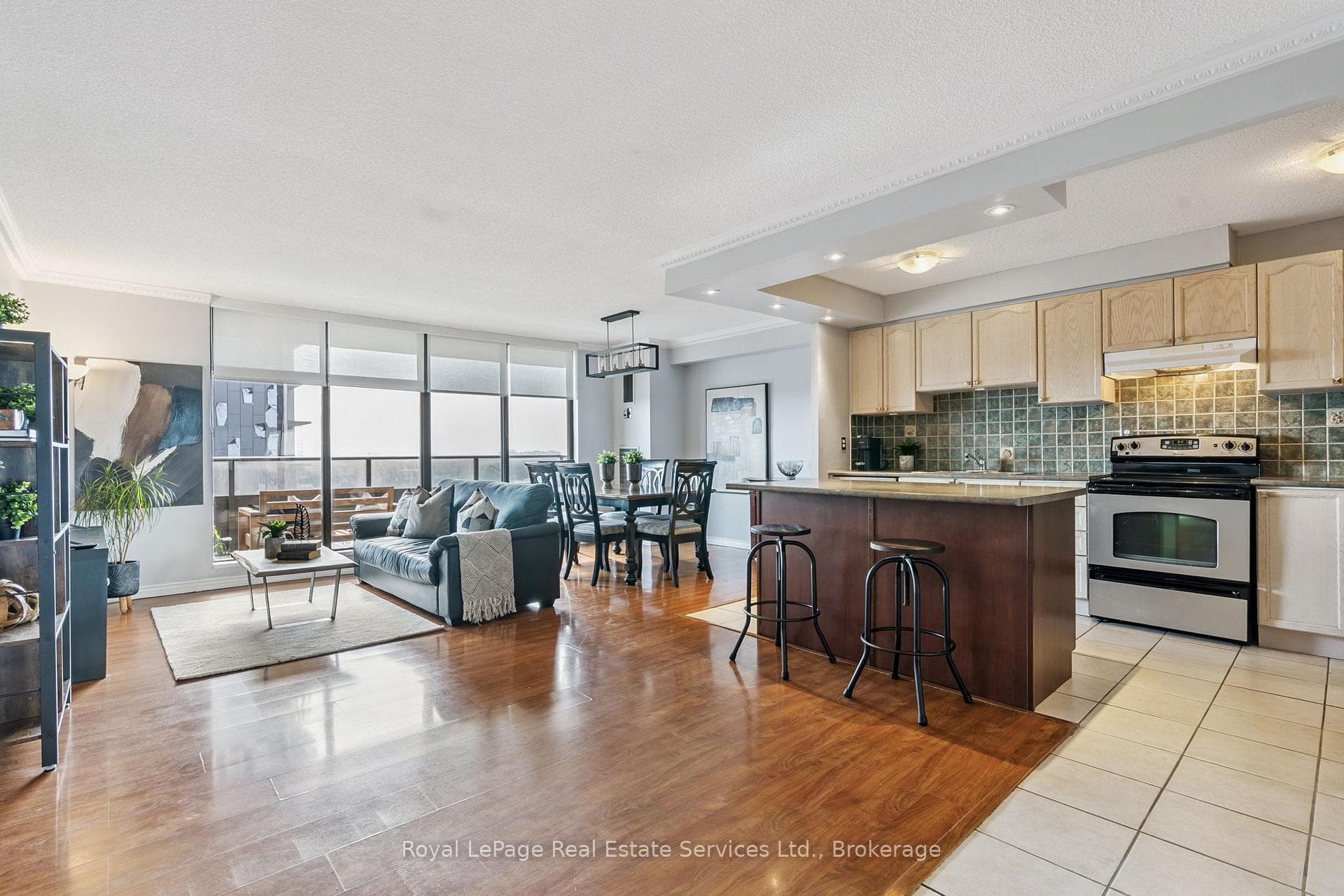 135 Marlee Avenue Unit 1202 photo 5