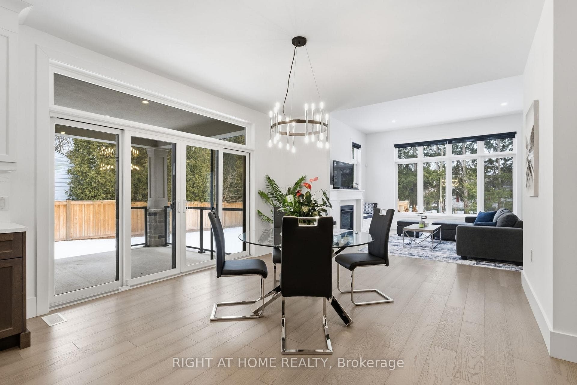 817 King Road photo 16
