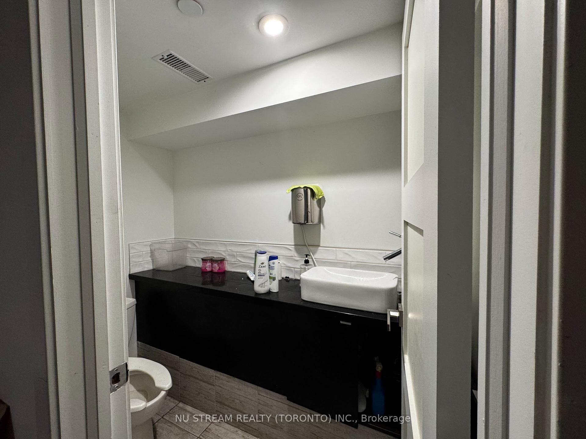 515 Bloor Street photo 22