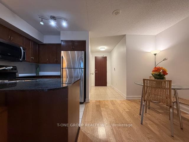 2181 Yonge Street Unit 1503 photo 4