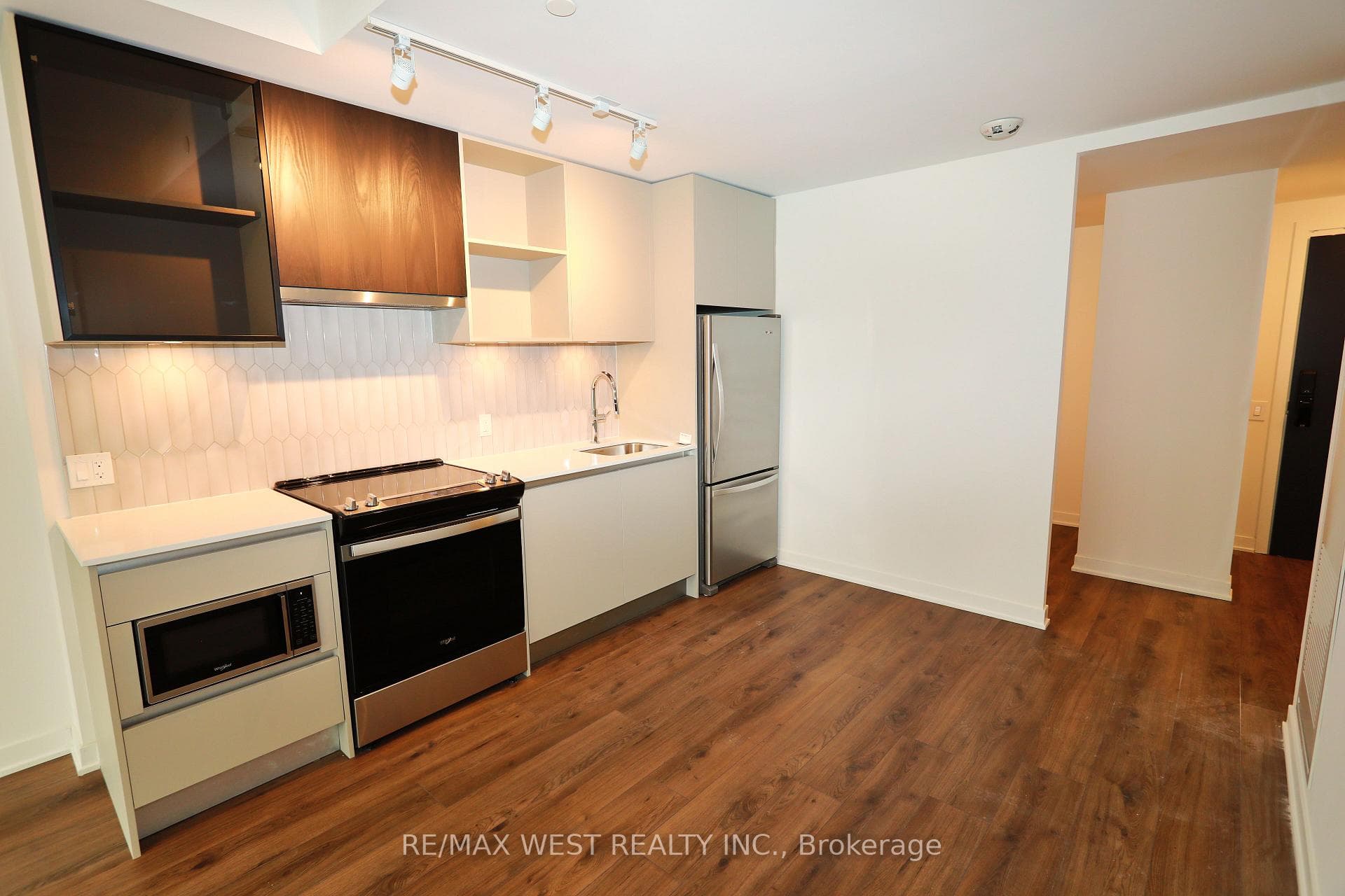 395 Dundas Street Unit 822 photo 27