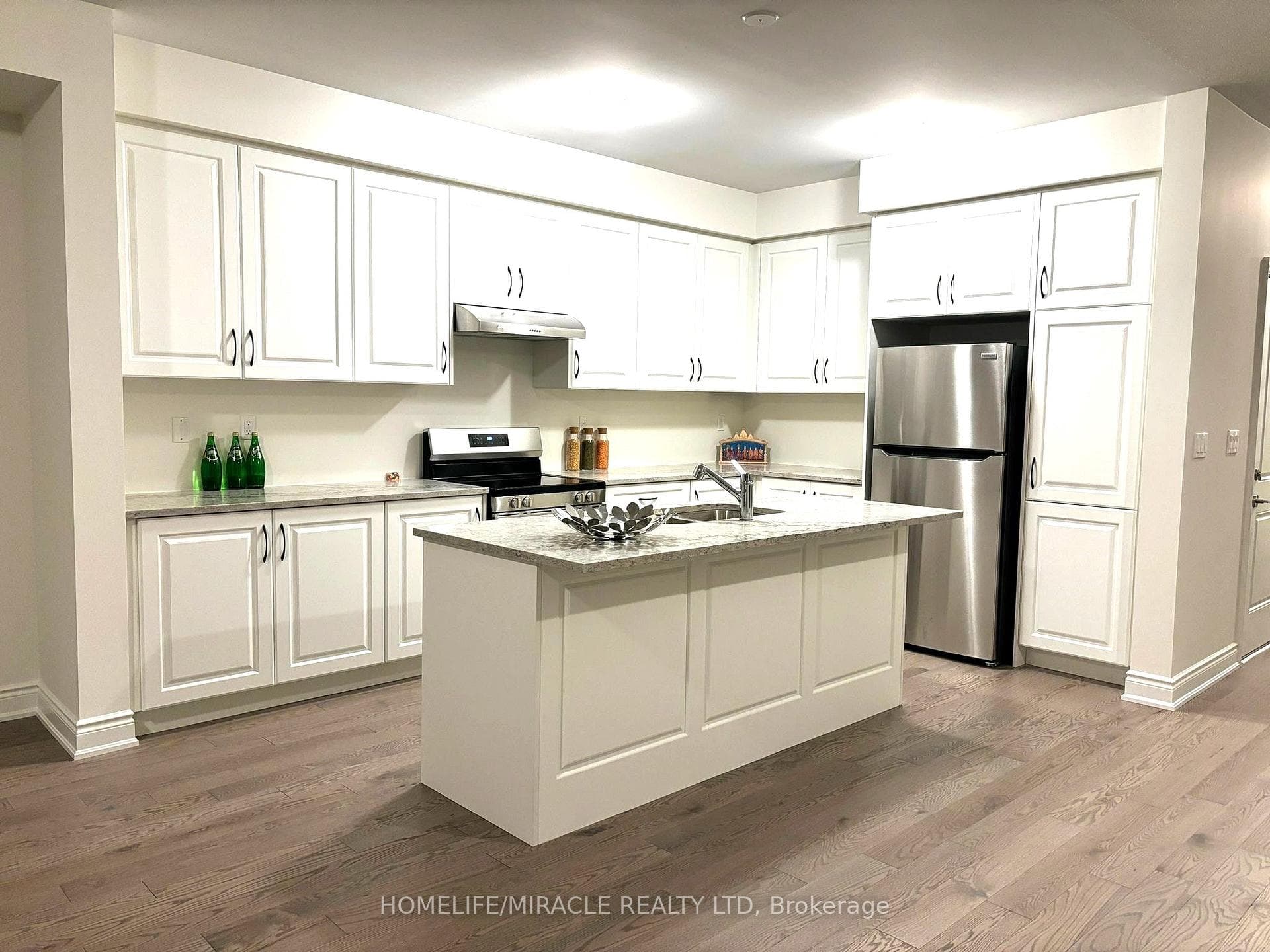 94 BERMONDSEY Way photo 4