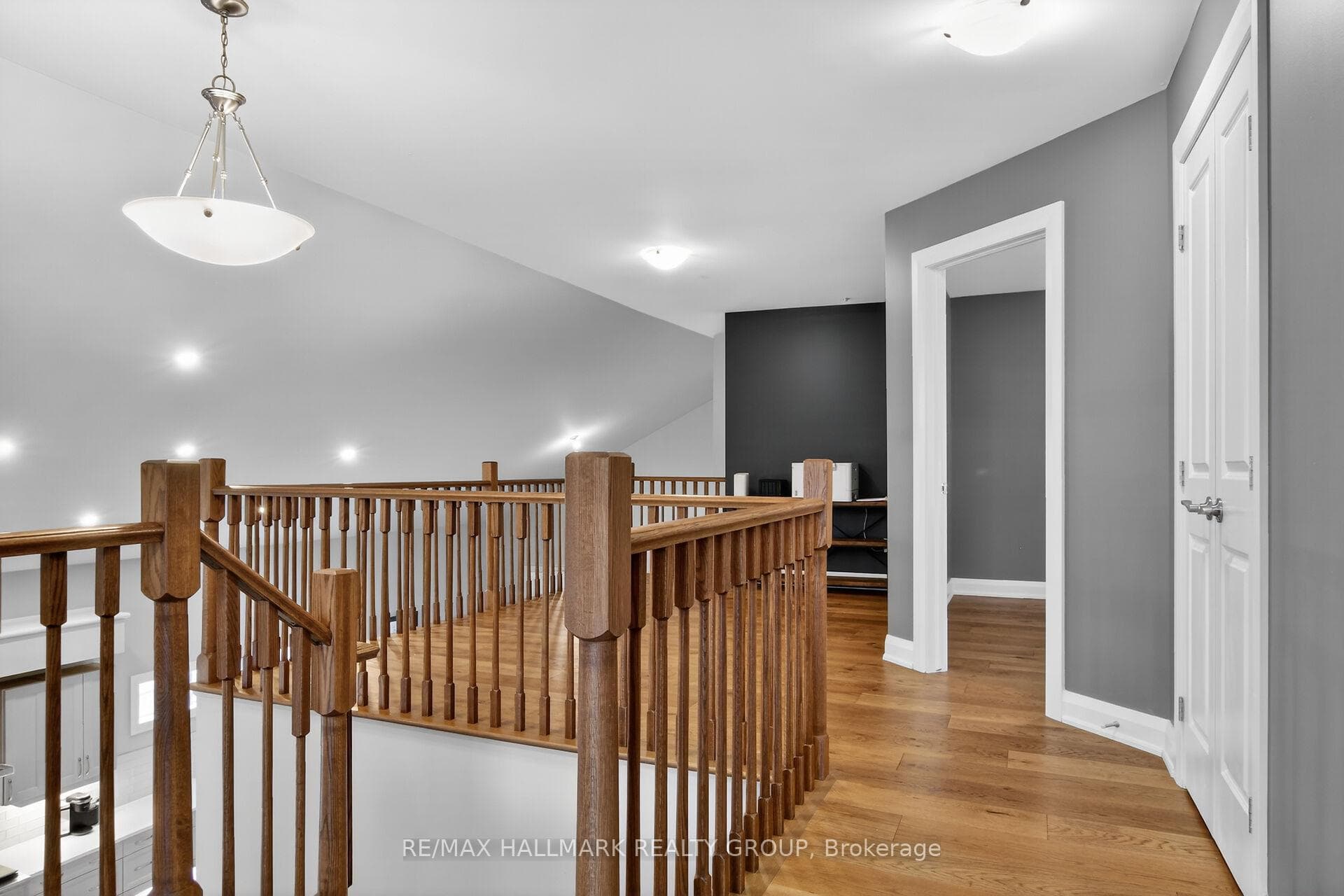 341 Serenade Crescent photo 22