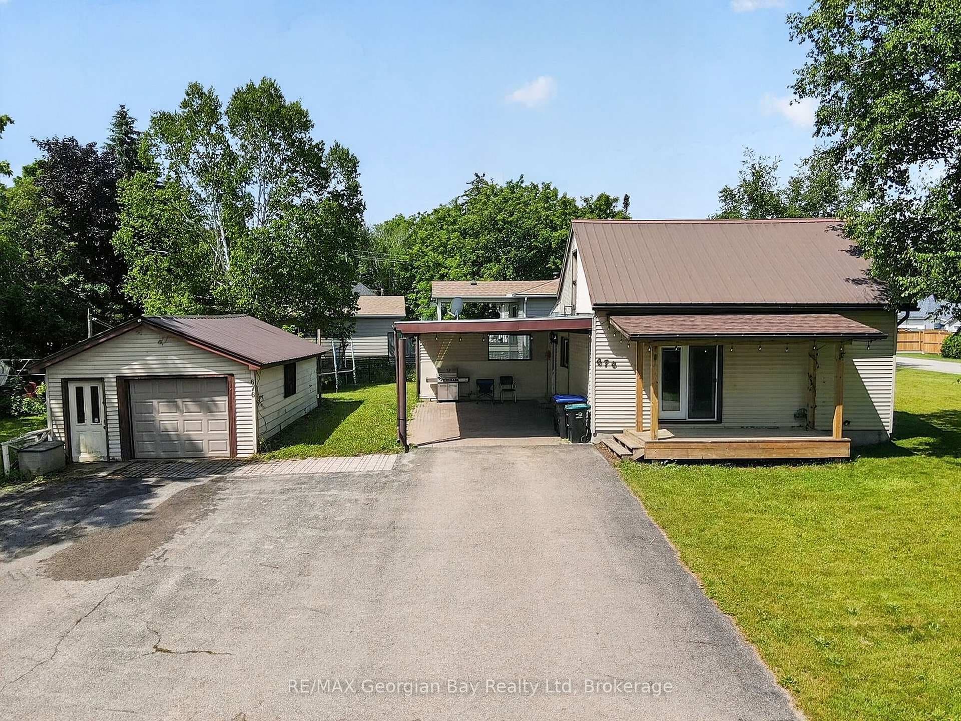 676 3rd Avenue photo 20
