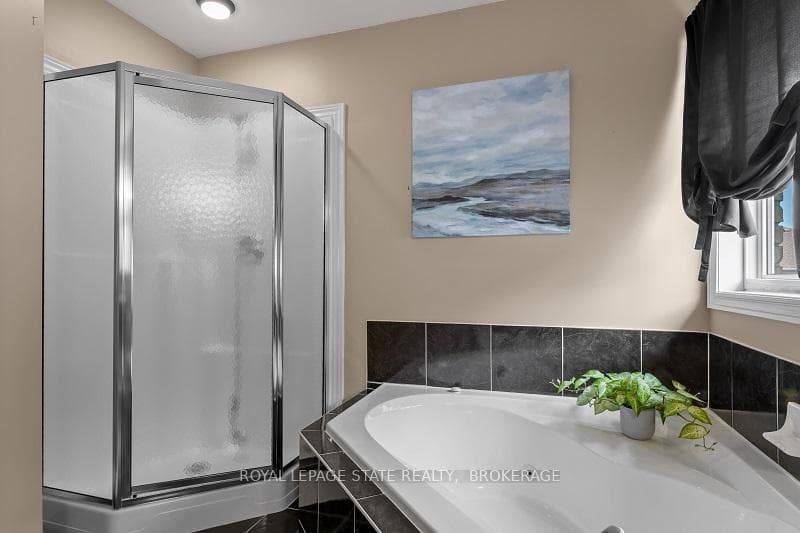 69 HILLCROFT Drive photo 11