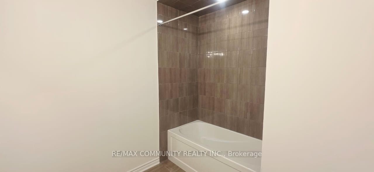 136 Sapphire Way photo 20