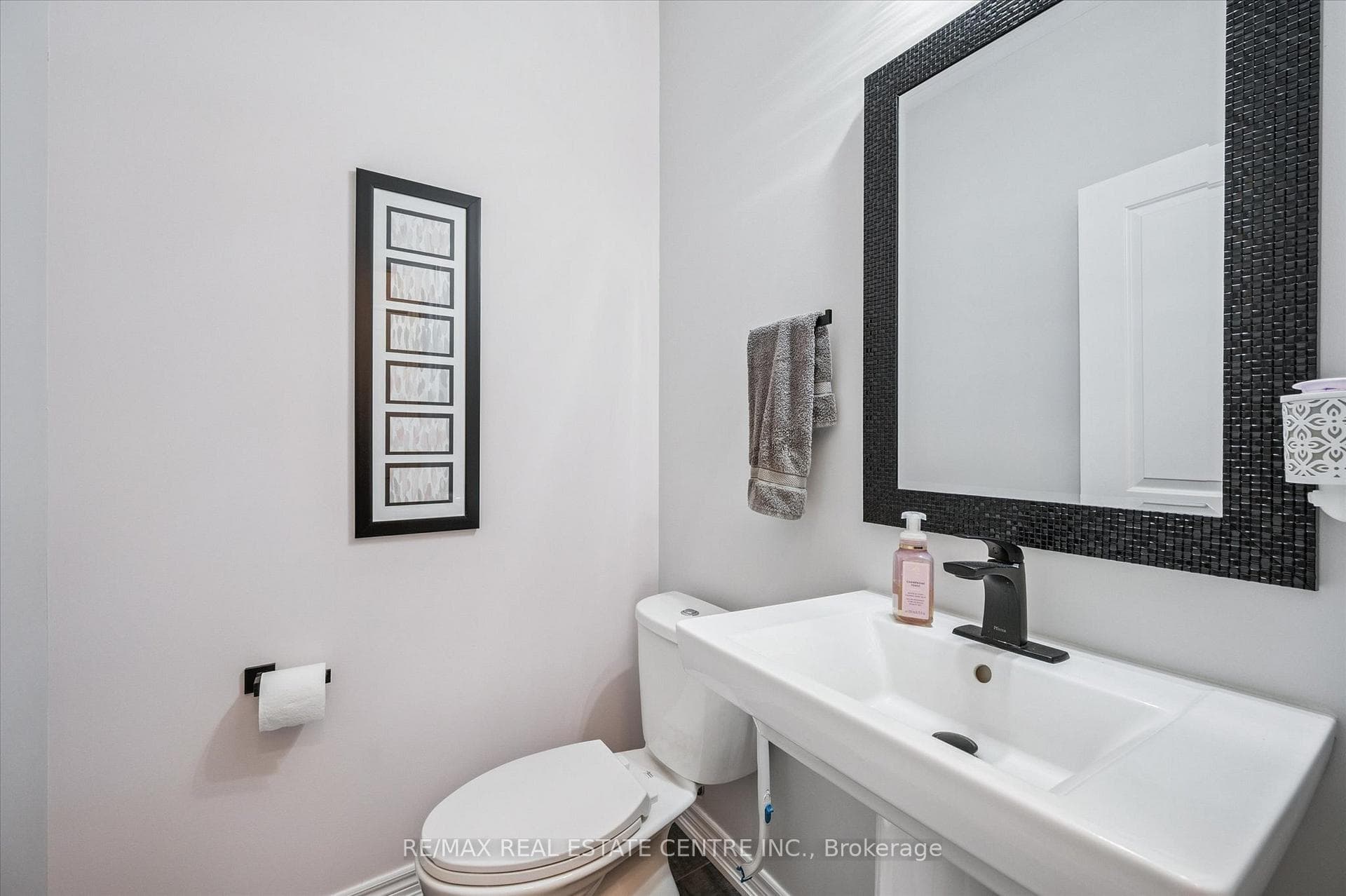42 Stonehill Avenue photo 18