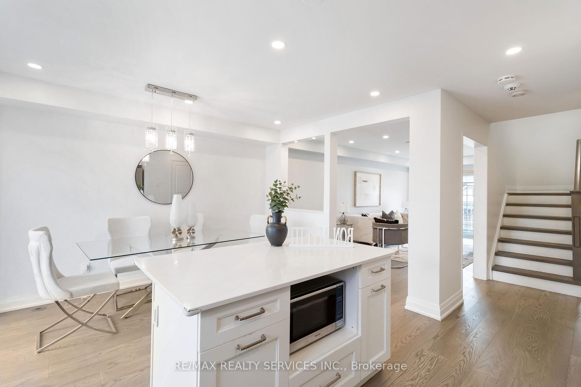 2466 Adamvale Crescent photo 12