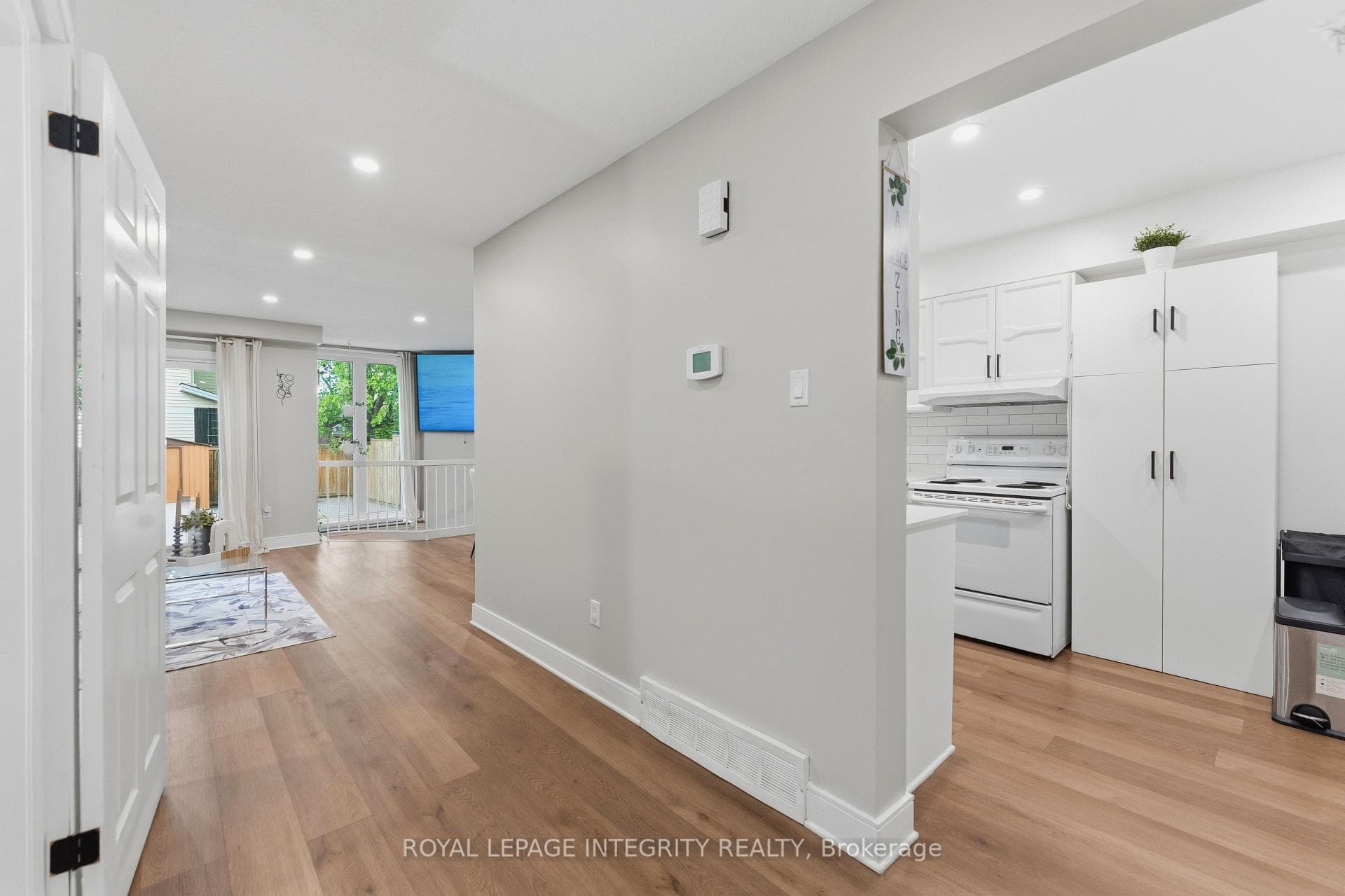 89 BURLINGTON Crescent photo 4