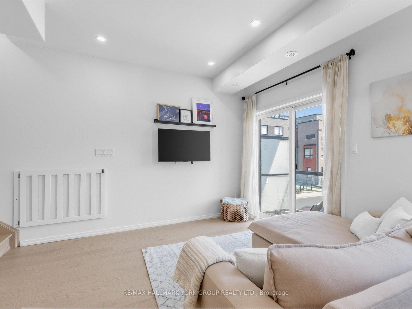11 Lytham Green Circle Unit Suite 18 photo 7
